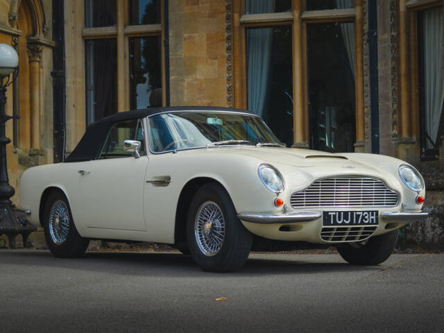 Bild 1/62 von Aston Martin DB 6 Mk II Volante (1970)