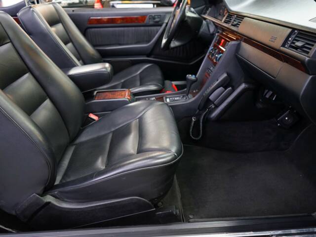 Mercedes-Benz 300 CE-24