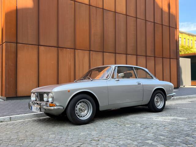 Immagine 1/50 di Alfa Romeo 2000 GT Veloce (1975)