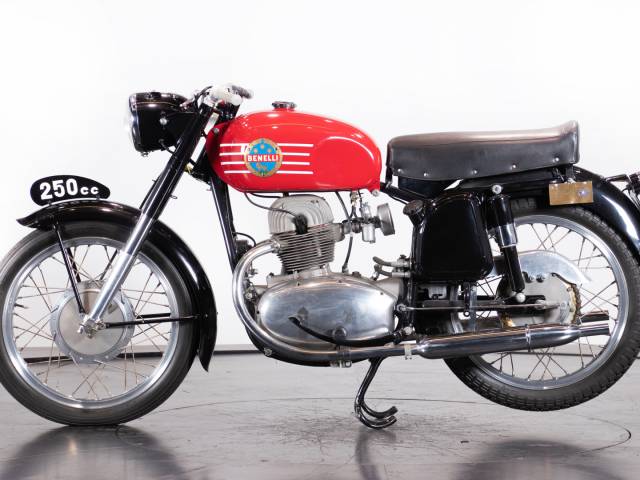 Image 1/15 of Benelli DUMMY (1955)