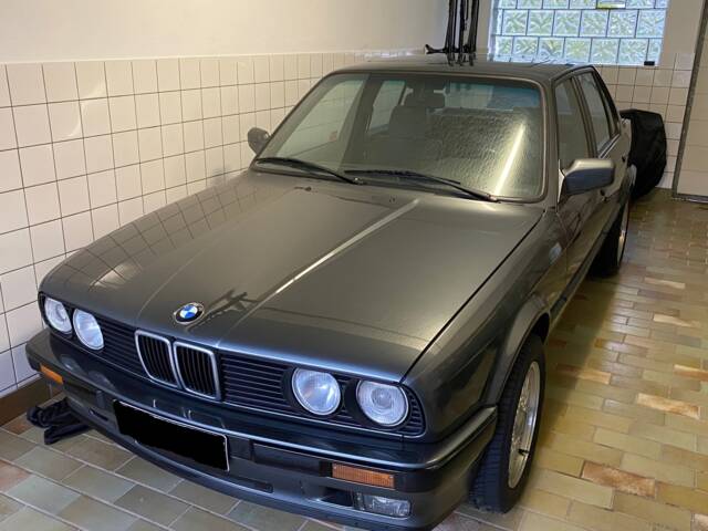 Imagen 1/13 de BMW 320i (1988)