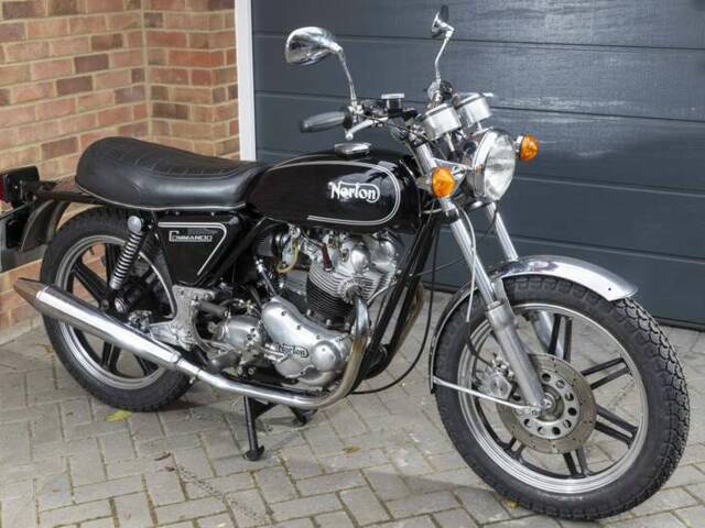 Norton Commando 750 Roadster