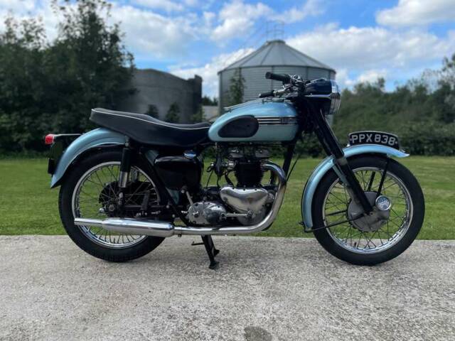 Triumph T 110