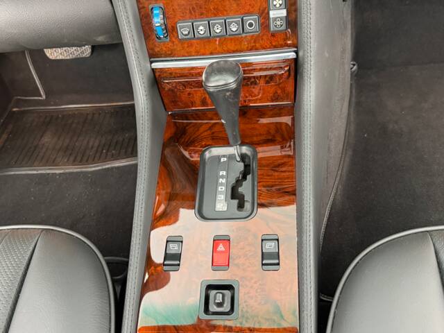 Mercedes-Benz 560 SL
