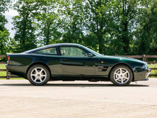 Aston Martin V8 Coupé