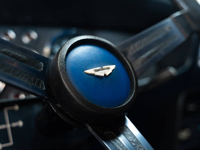 Aston Martin DBS V8