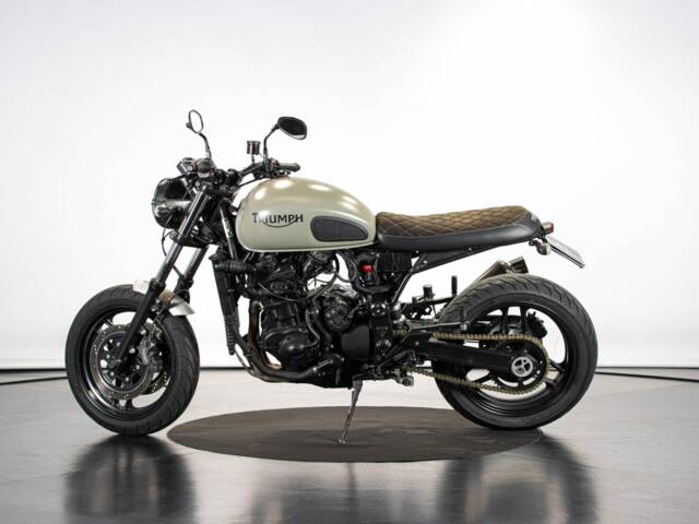 Triumph Trident 900