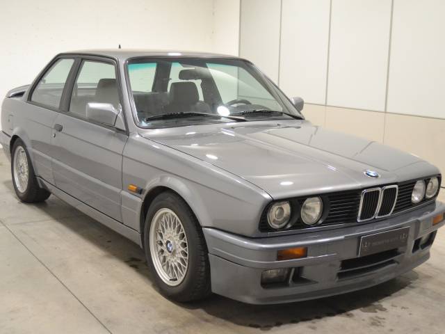 Bild 1/26 von BMW 320is (1990)
