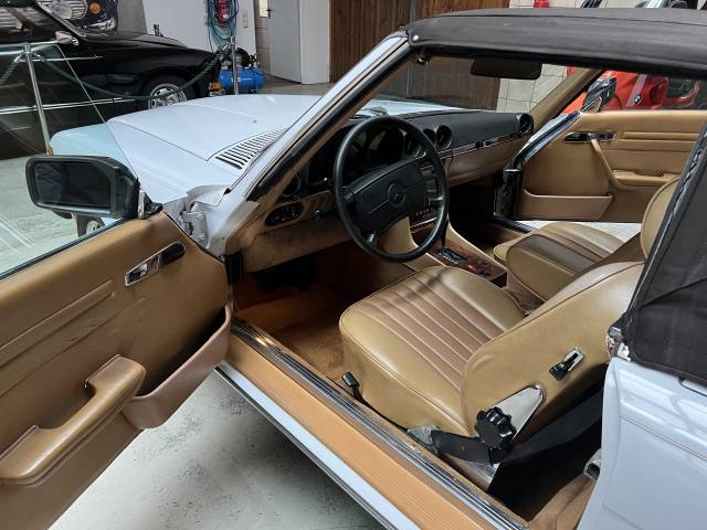 Mercedes-Benz 560 SL