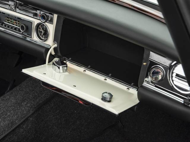 Mercedes-Benz 280 SL