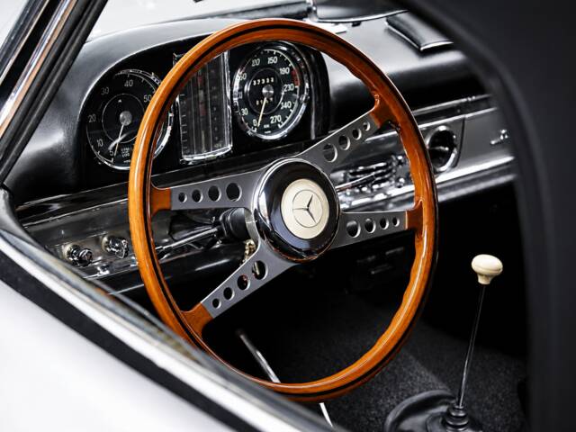 Mercedes-Benz 300 SL Roadster
