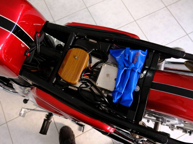 Ducati 750 GT