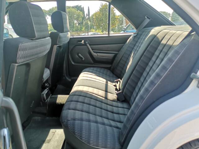 Mercedes-Benz 190 E 1.8