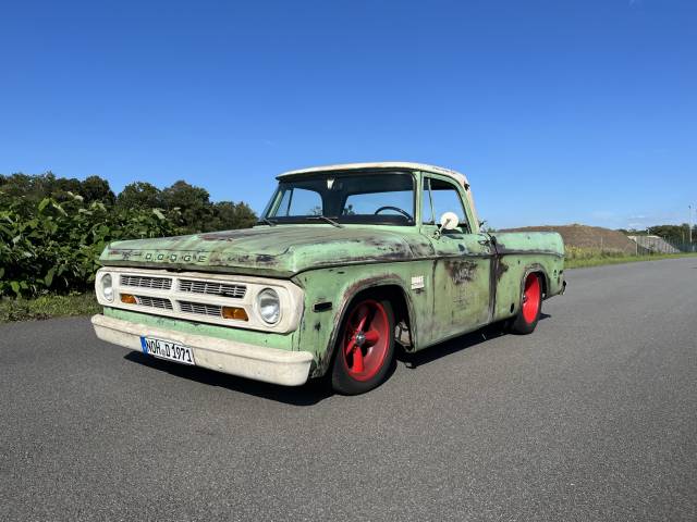 Dodge D 100