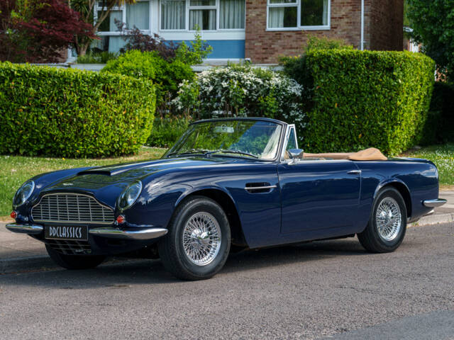 Image 1/28 of Aston Martin DB 6 Mk II Volante (1970)