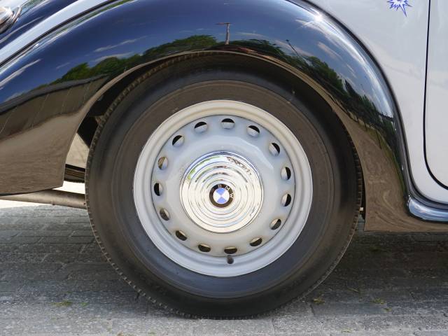 BMW 327