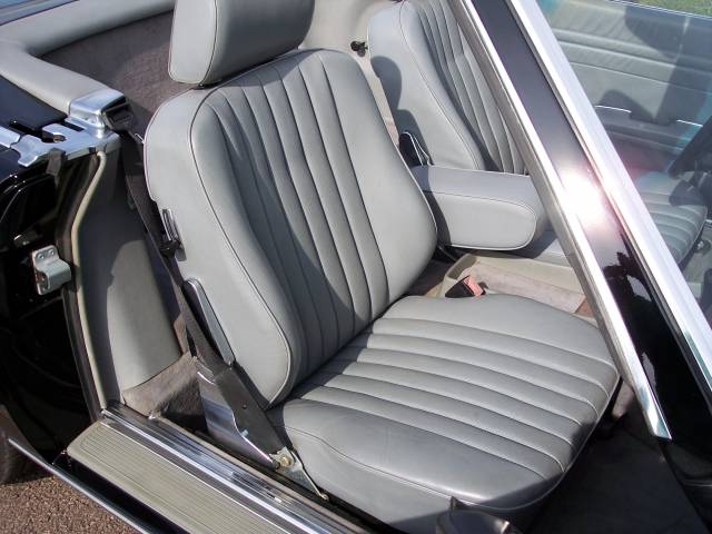 Mercedes-Benz 560 SL