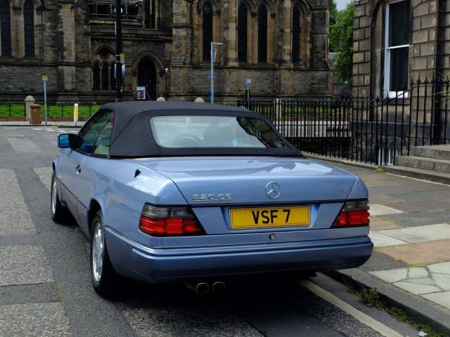 Mercedes-Benz 320 CE