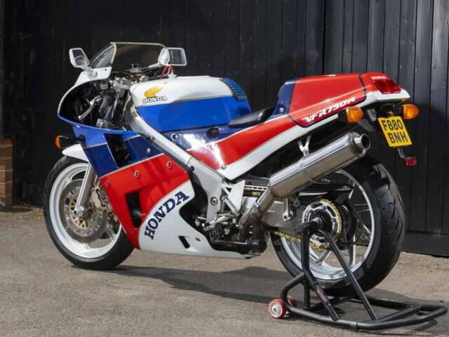 Honda VFR 750R RC 30