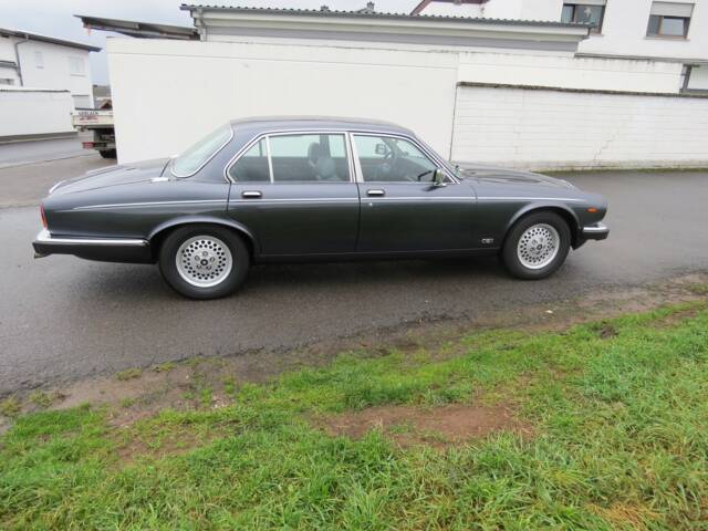 Daimler Double Six
