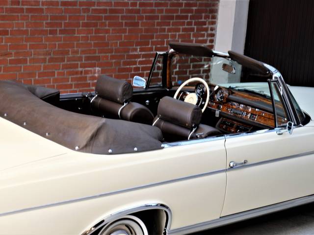 Mercedes-Benz 300 SE