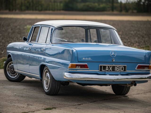 Mercedes-Benz 200