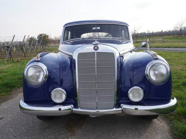 Mercedes-Benz 300