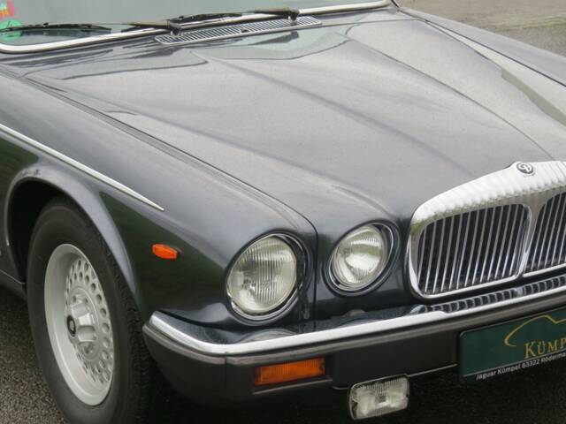 Daimler Double Six