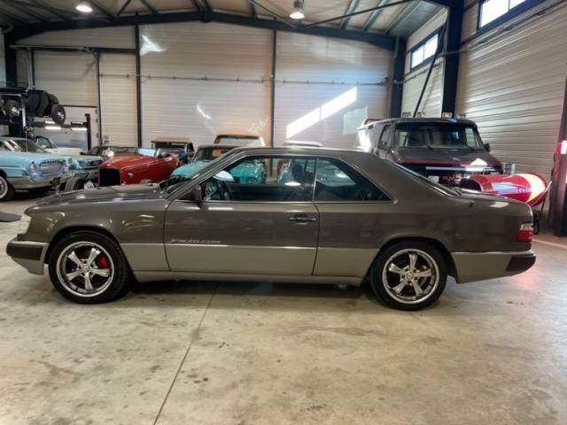 Mercedes-Benz 220 CE