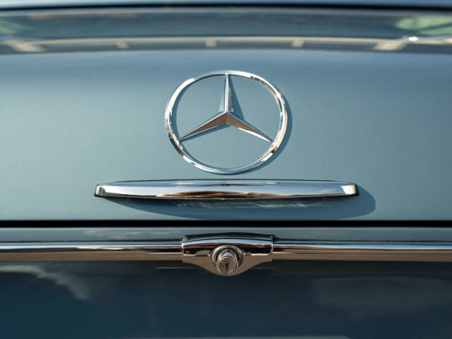 Mercedes-Benz 280 SL