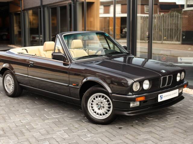Afbeelding 1/84 van BMW 325i (1987)