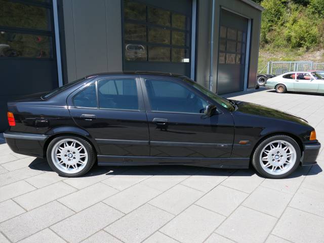 BMW 328i