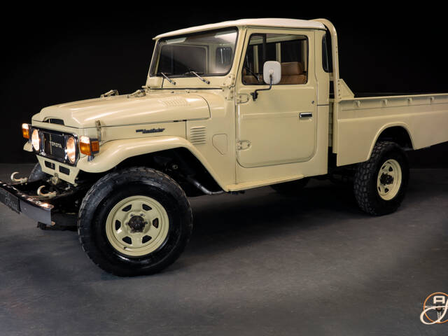 Image 1/21 of Toyota Land Cruiser FJ 45 (1980)