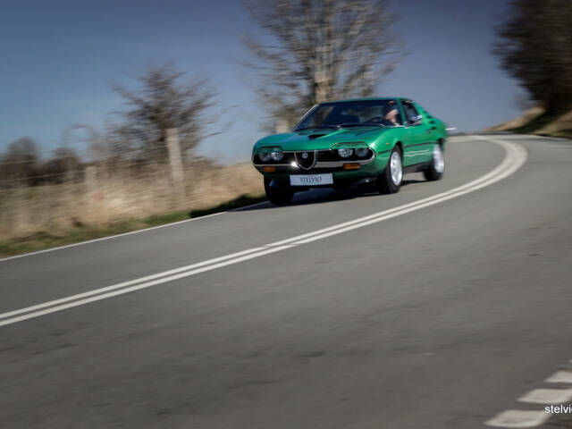 Alfa Romeo Montreal