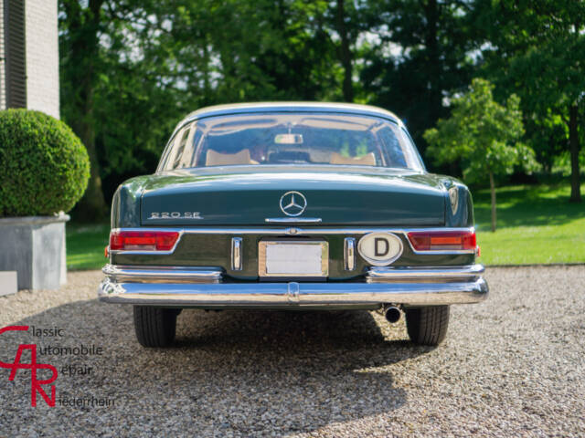 Mercedes-Benz 220 SE b