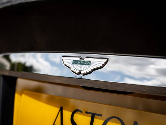 Aston Martin V12 Vanquish S