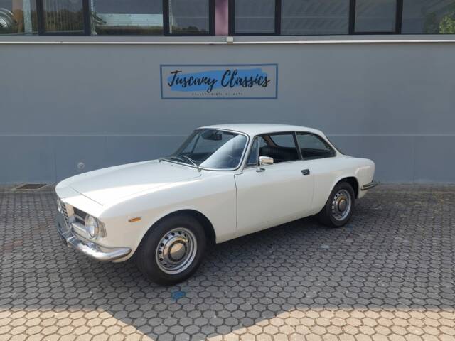Image 1/21 of Alfa Romeo Giulia GT 1300 Junior (1970)