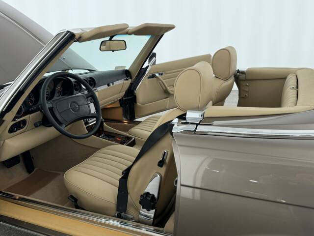 Mercedes-Benz 560 SL