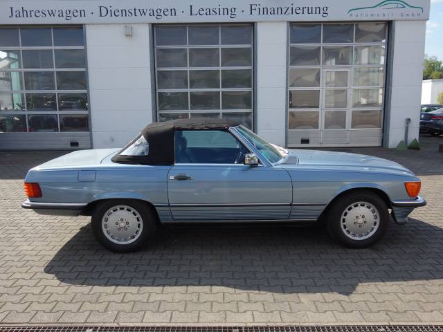 Mercedes-Benz 560 SL