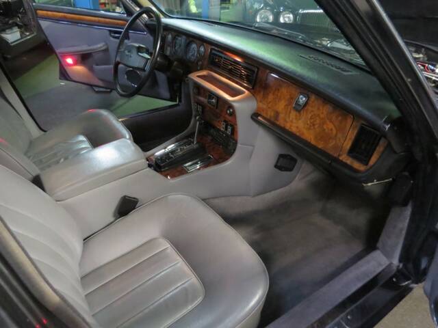 Daimler Double Six