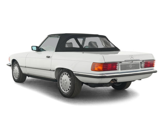 Mercedes-Benz 560 SL