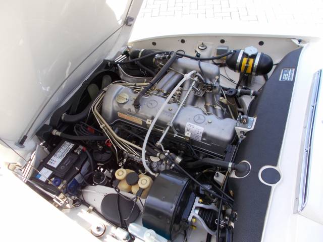 Mercedes-Benz 280 SL