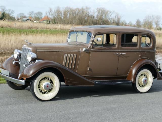 Image 1/23 of Pontiac Economy Eight V8 (1933)