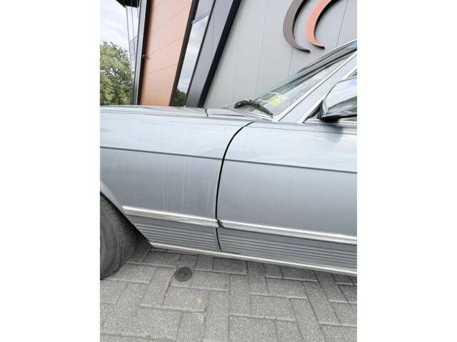 Mercedes-Benz 560 SL