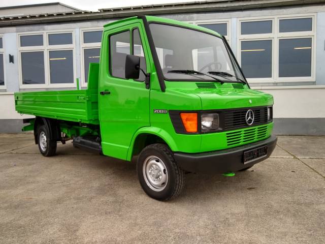 Image 1/12 of Mercedes-Benz T1 208 D (1993)
