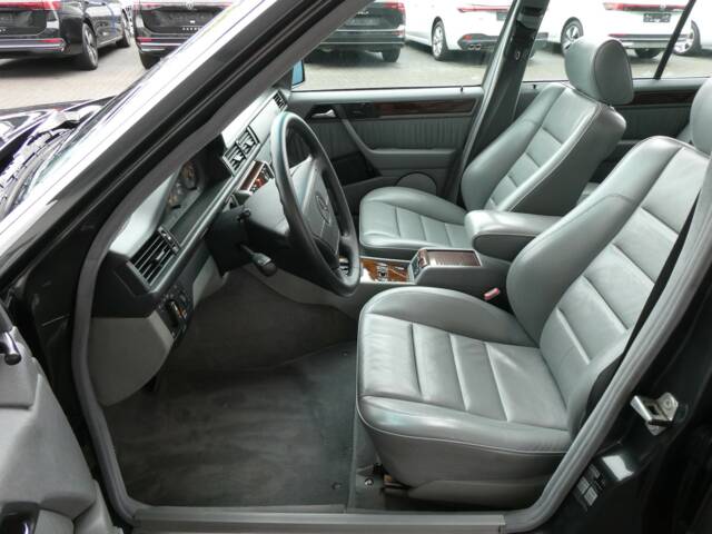 Mercedes-Benz 500 E