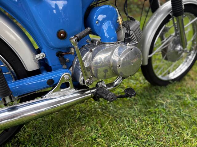 Suzuki A 100