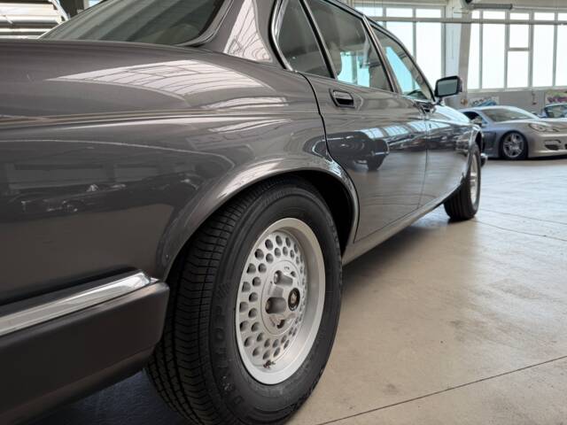 Jaguar XJ 12