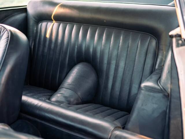 Aston Martin DB 4