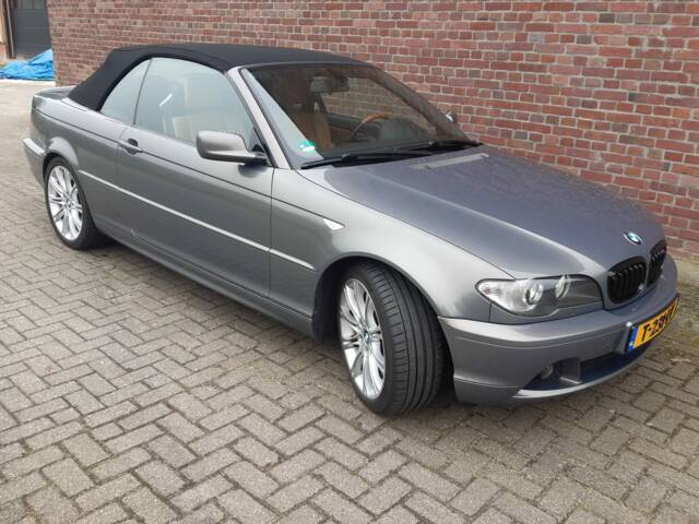 Image 1/8 de BMW 325Ci (2004)